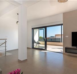 4 Bedroom Villa with Pool near Vodice town, Sibenik Riviera, sleeps 8